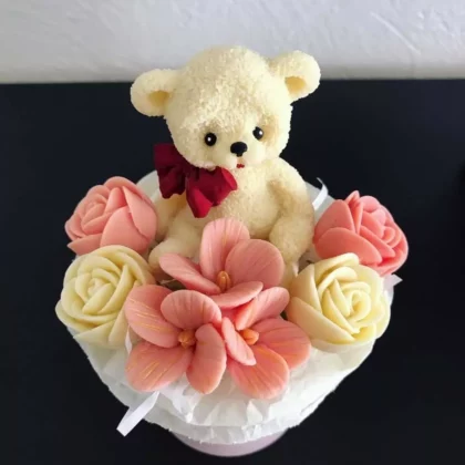 Petit bouquet avec figurine d'ourson en chocolat