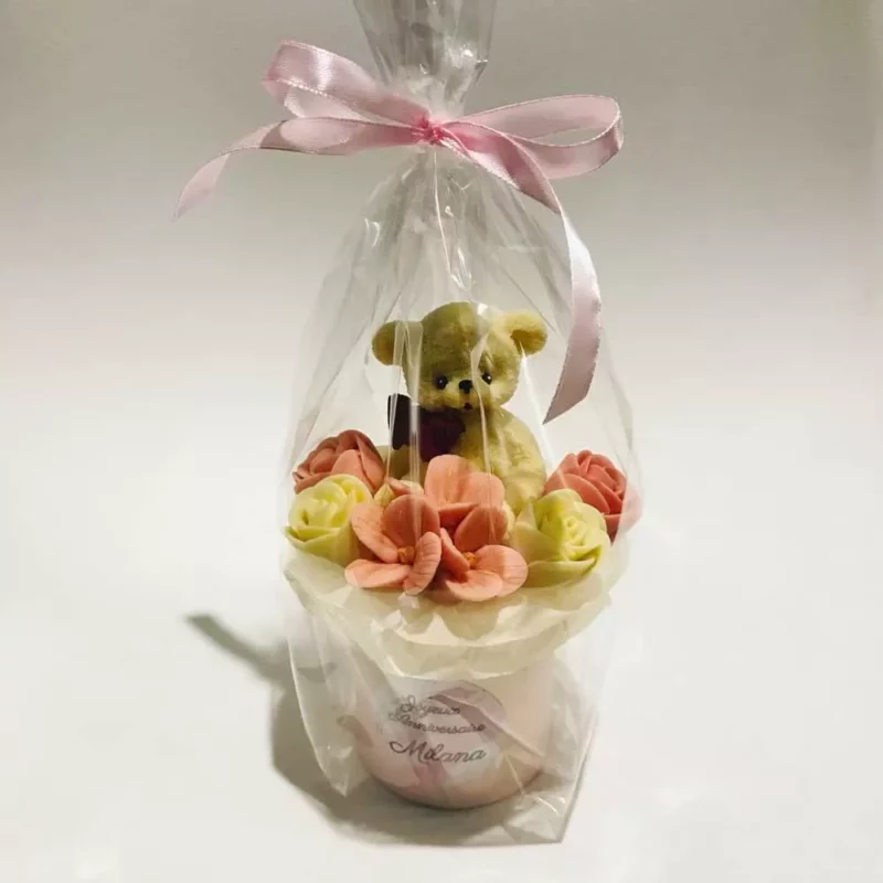 Petit bouquet avec figurine d'ourson en chocolat