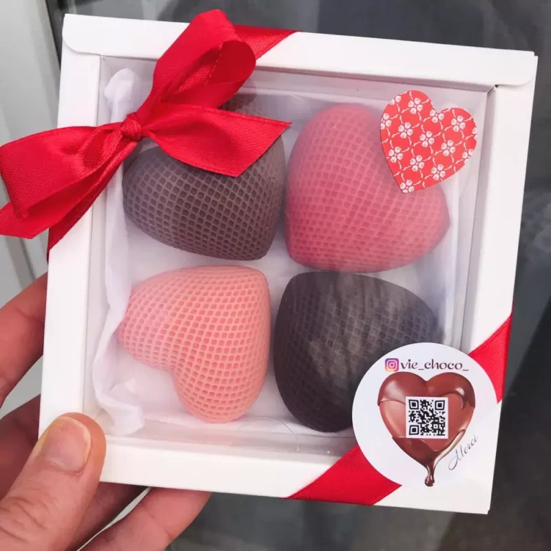 Coffret Saint Valentin comprenant 4 cœur en chocolat