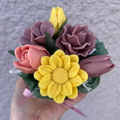 Petit bouquet de fleurs en chocolat