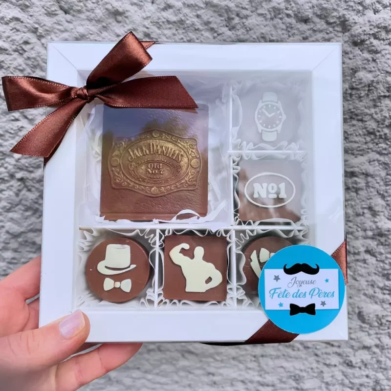 Coffret Homme de chocolats comprenant une flasque et 5 chocolats.